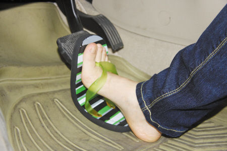 【姿势】高温天里开车需要注意什么?