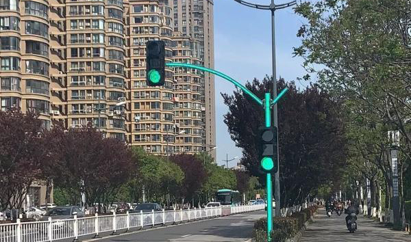 近期,北京,上海,江苏,山东,广东等地区部分路口的红绿灯没有了读秒